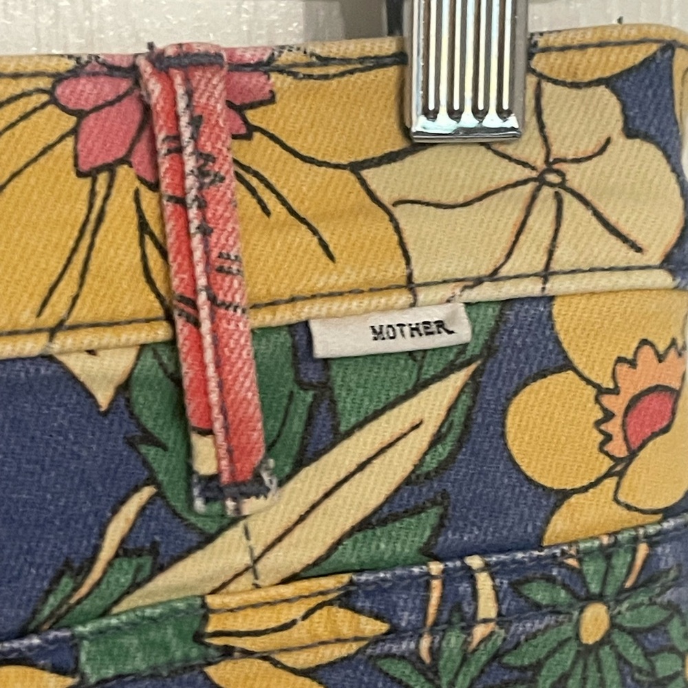 MOTHER The Hustler Printed Patch Pocket Jeans
Floral Print Fresh Blooms Jeans 27 - Picture 11 of 14